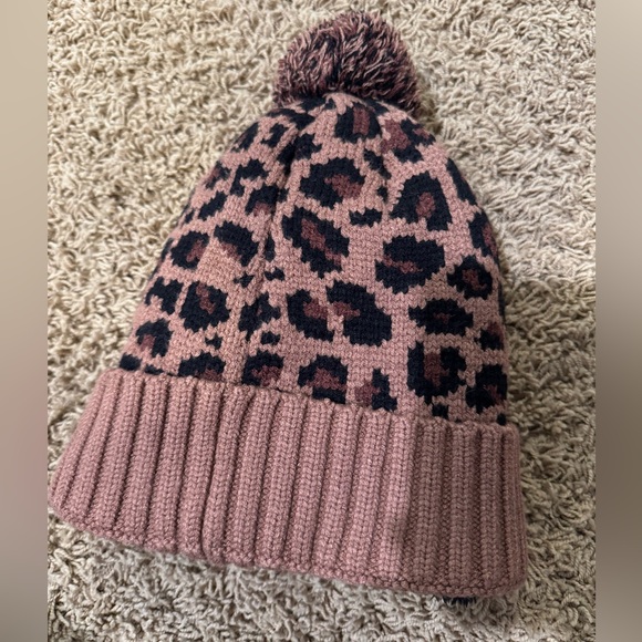 NWOT Nike leopard print pom pom cuffed beanie hat - Picture 4 of 4